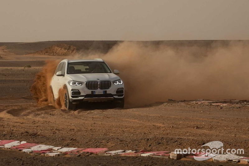 BMW X5, трасса «Монца» в Сахаре