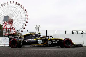 Carlos Sainz Jr., Renault Sport F1 Team R.S. 18, with testing equipment attached