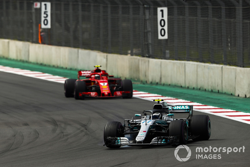 Valtteri Bottas, Mercedes AMG F1 W09 EQ Power+, Kimi Raikkonen, Ferrari SF71H