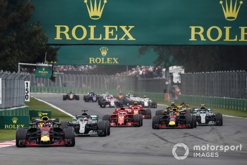 Max Verstappen, Red Bull Racing RB14, Lewis Hamilton, Mercedes AMG F1 W09 EQ Power+ y Daniel Ricciardo, Red Bull Racing RB14