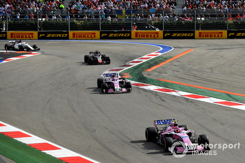Esteban Ocon, Racing Point Force India VJM11 y Sergio Perez, Racing Point Force India VJM11