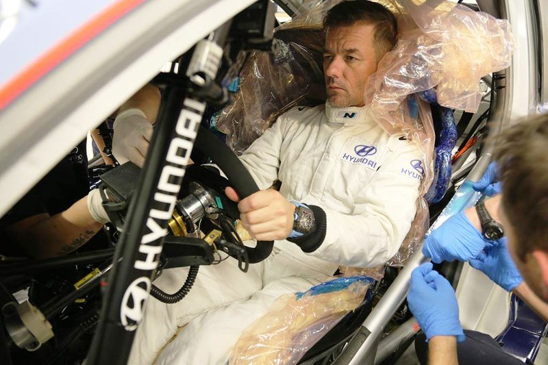 Sébastien Loeb, Hyundai Motorsport seat fitting