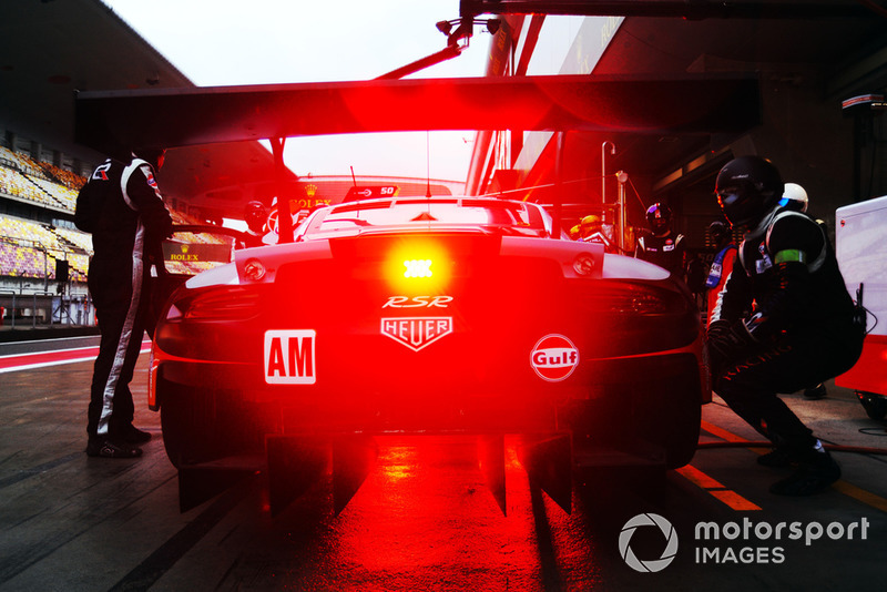 #86 Gulf Racing Porsche 911 RSR: Michael Wainwright, Benjamin Barker, Thomas Preining