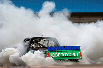 Yarış galibi Brett Moffitt, Hattori Racing Enterprises, Toyota Tundra KOBE