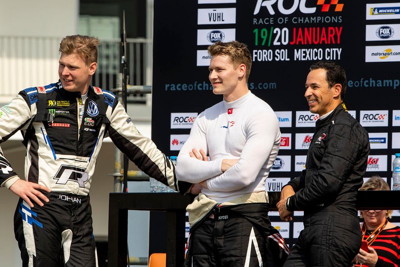 Johan Kristoffersson, Josef Newgarden y Helio Castroneves ven la acción