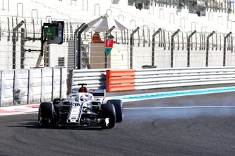 Antonio Giovinazzi, Sauber C37 locks up