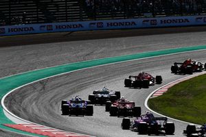 Max Verstappen, Red Bull Racing RB14, leads Kimi Raikkonen, Ferrari SF71H, Romain Grosjean, Haas F1 Team VF-18, Sebastian Vettel, Ferrari SF71H, Brendon Hartley, Toro Rosso STR13, and Sergio Perez, Racing Point Force India VJM11