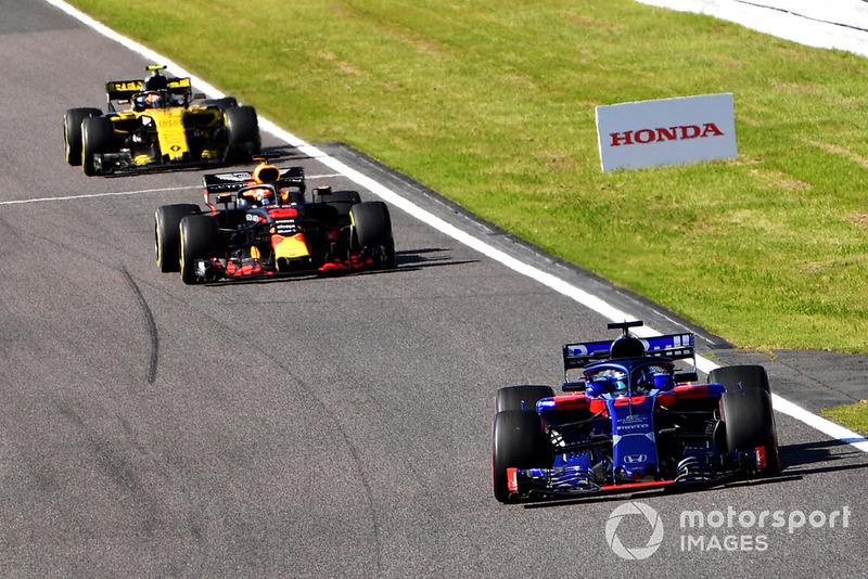 Brendon Hartley, Scuderia Toro Rosso STR13, Daniel Ricciardo, Red Bull Racing RB14 ve Carlos Sainz Jr., Renault Sport F1 Team R.S. 18