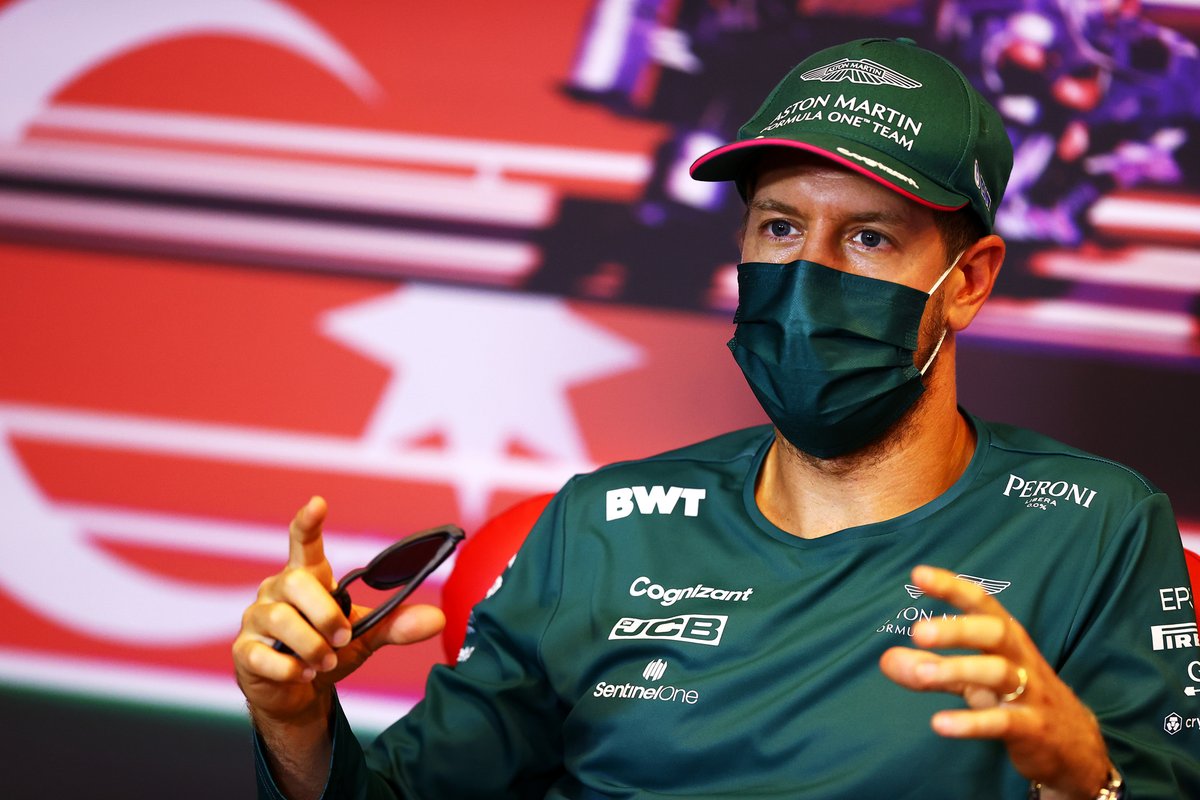 Sebastian Vettel, Aston Martin en la conferencia de prensa