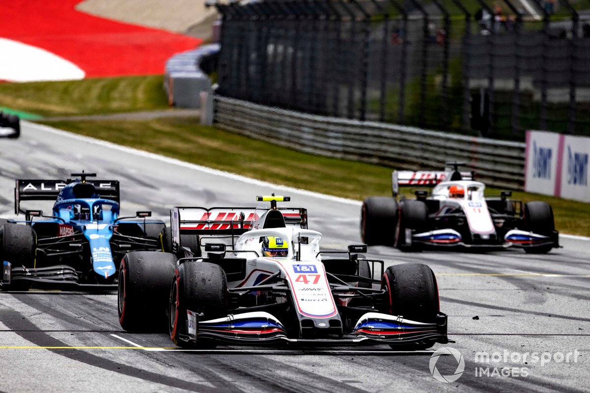 Mick Schumacher, Haas VF-21, Guanyu Zhou, Alpine A521, Nikita Mazepin, Haas VF-21