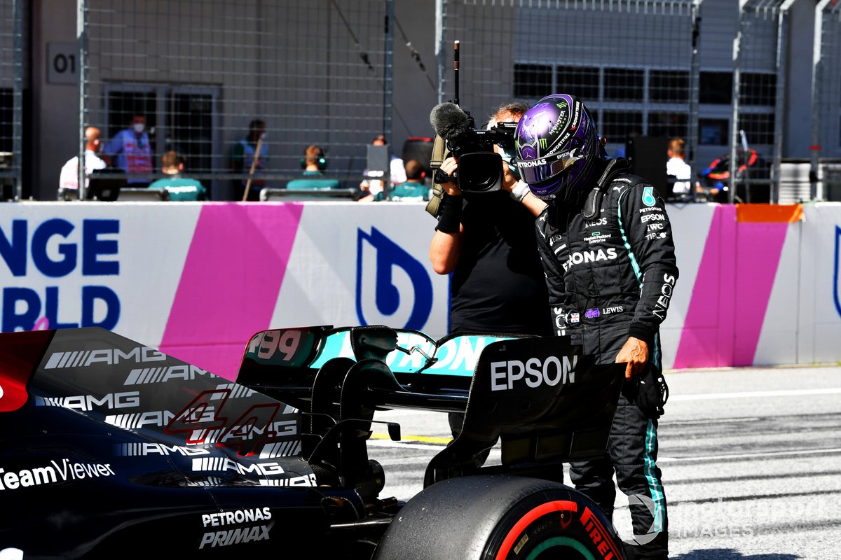 Segundo puesto Lewis Hamilton, Mercedes, en Parc Ferme después de la clasificación