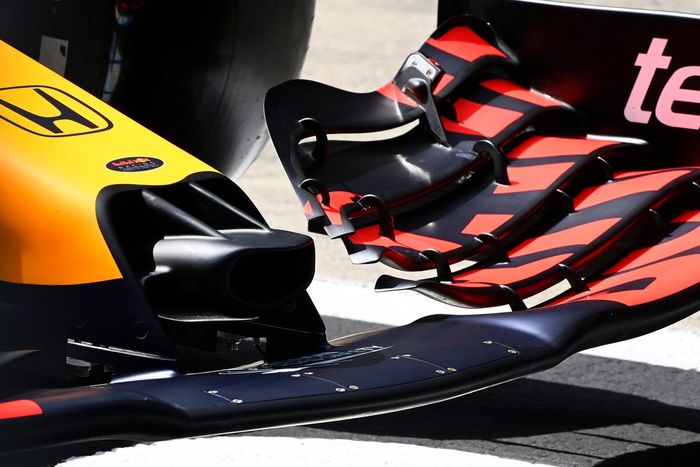 Detalle del frente y del alerón delantero del Red Bull Racing RB16B