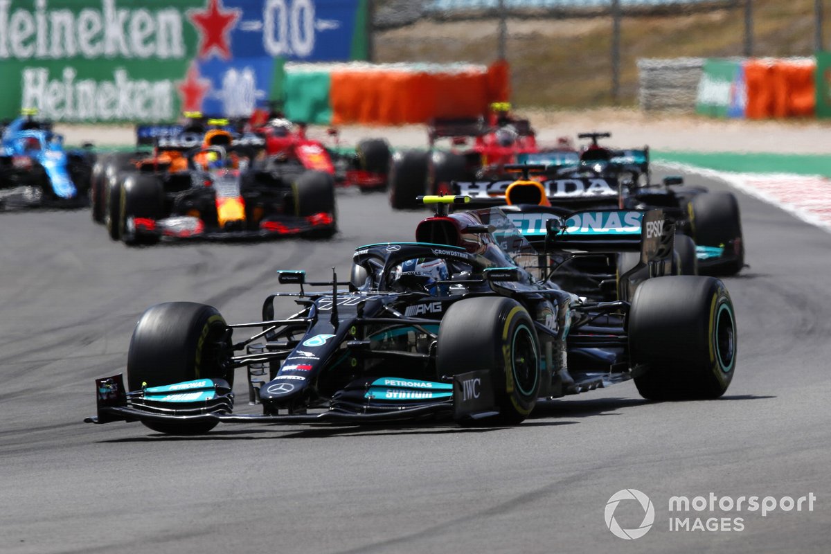 Valtteri Bottas, Mercedes W12, Lewis Hamilton, Mercedes W12, Max Verstappen, Red Bull Racing RB16B