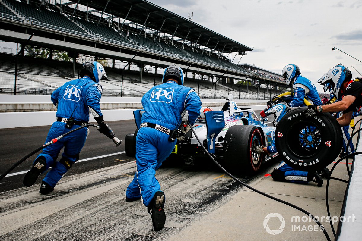 Scott McLaughlin, Team Penske Chevrolet pit stop