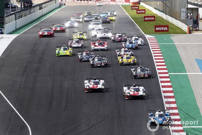 Start of the race, #36 Alpine Elf Matmut Alpine 480 Gibson: Andre Negrao, Nicolas Lapierre, Matthieu Vaxiviere leads
