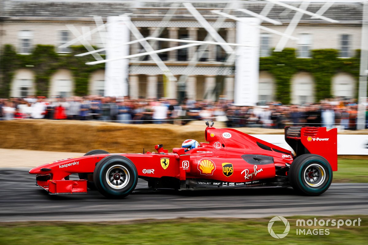 Marc Gené au volant de la Ferrari F60 (2009)