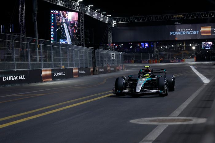 Lewis Hamilton, Mercedes F1 W15