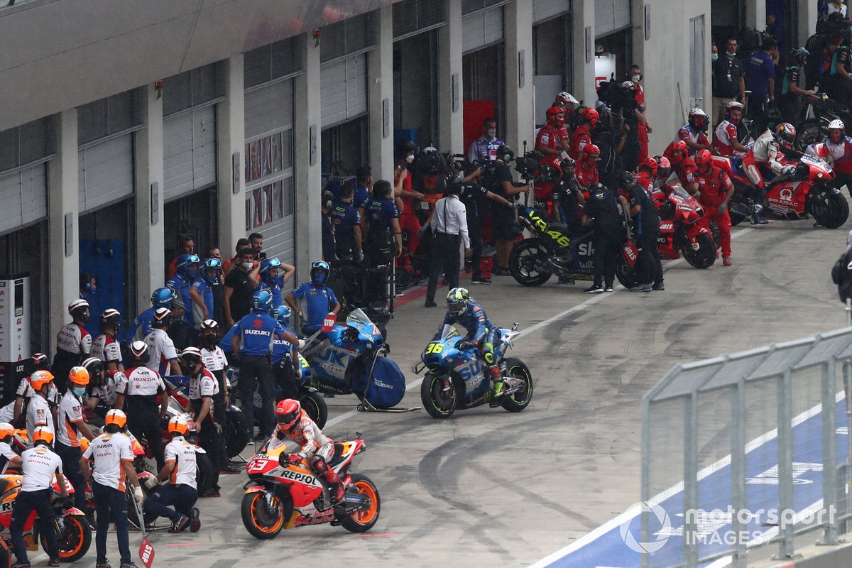 Marc Marquez, Repsol Honda Team, scambio di moto in corsia box