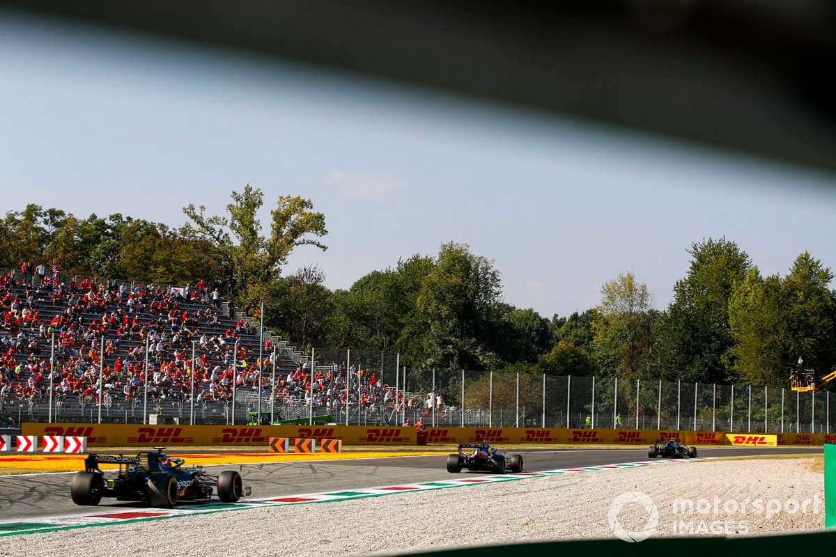 Esteban Ocon, Alpine A521, Sebastian Vettel, Aston Martin AMR21