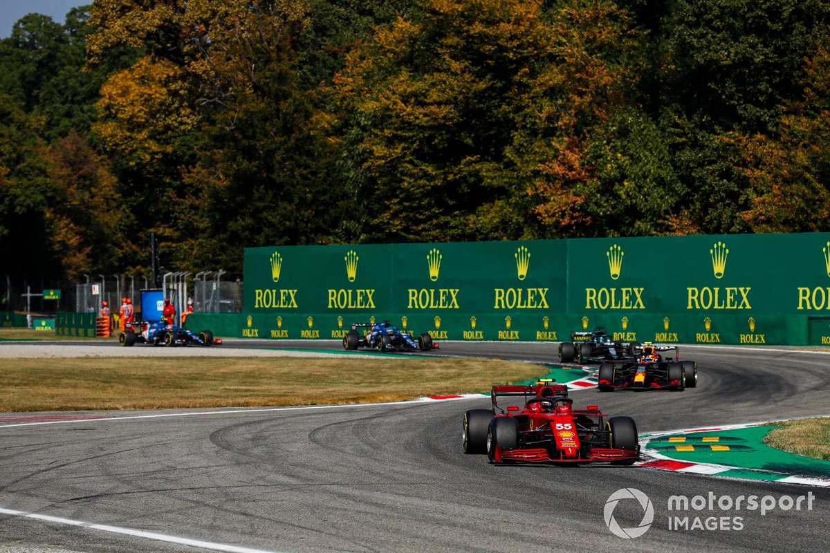 Carlos Sainz Jr., Ferrari SF21, Sergio Pérez, Red Bull Racing RB16B, Lance Stroll, Aston Martin AMR21