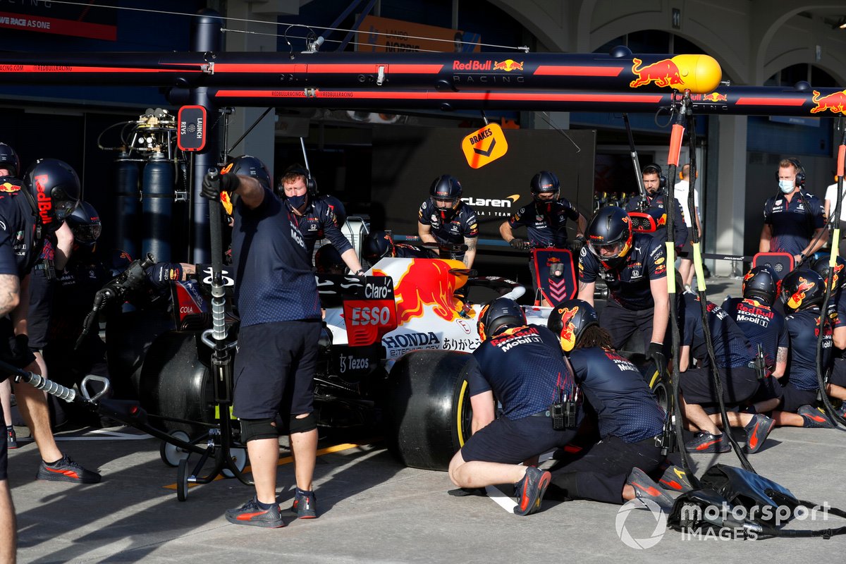 Max Verstappen, Red Bull Racing RB16B in pits