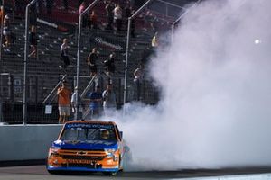 Race winner Sheldon Creed, GMS Racing, Chevrolet Silverado