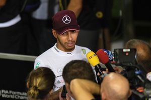 Lewis Hamilton, Mercedes AMG F1, parla con i media