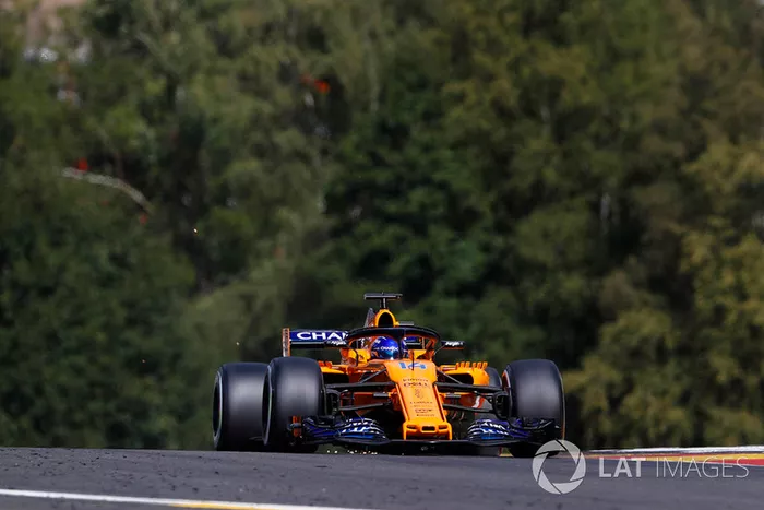 Fernando Alonso, McLaren MCL33, strikes up sparks