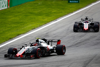 Kevin Magnussen, Haas F1 Team VF-18 Romain Grosjean, Haas F1 Team VF-18