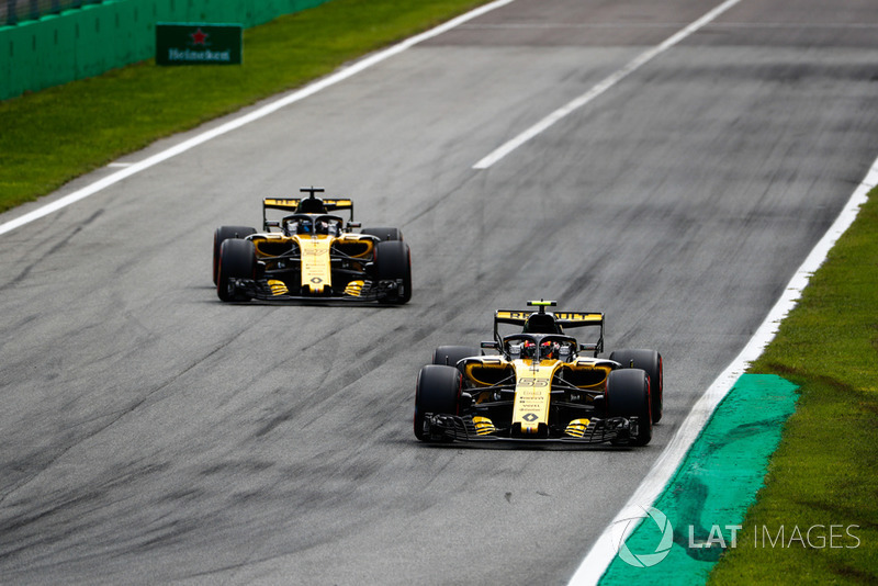 Carlos Sainz Jr., Renault Sport F1 Team RS 18, Nico Hulkenberg, Renault Sport F1 Team RS 18