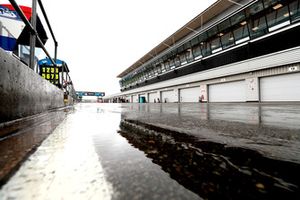 La piste mouillée de Silverstone