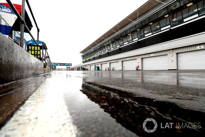 Pit lane de Silverstone durante el GP de Gran Bretaña de 2018
