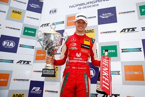 Podio: il vincitore della gara Mick Schumacher, PREMA Theodore Racing Dallara F317 - Mercedes-Benz