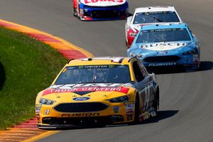 Clint Bowyer, Stewart-Haas Racing, Ford Fusion Rush Truck Centers and Kevin Harvick, Stewart-Haas Racing, Ford Fusion Busch Beer