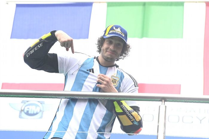 Podio: ganador Marco Bezzecchi, VR46 Racing Team