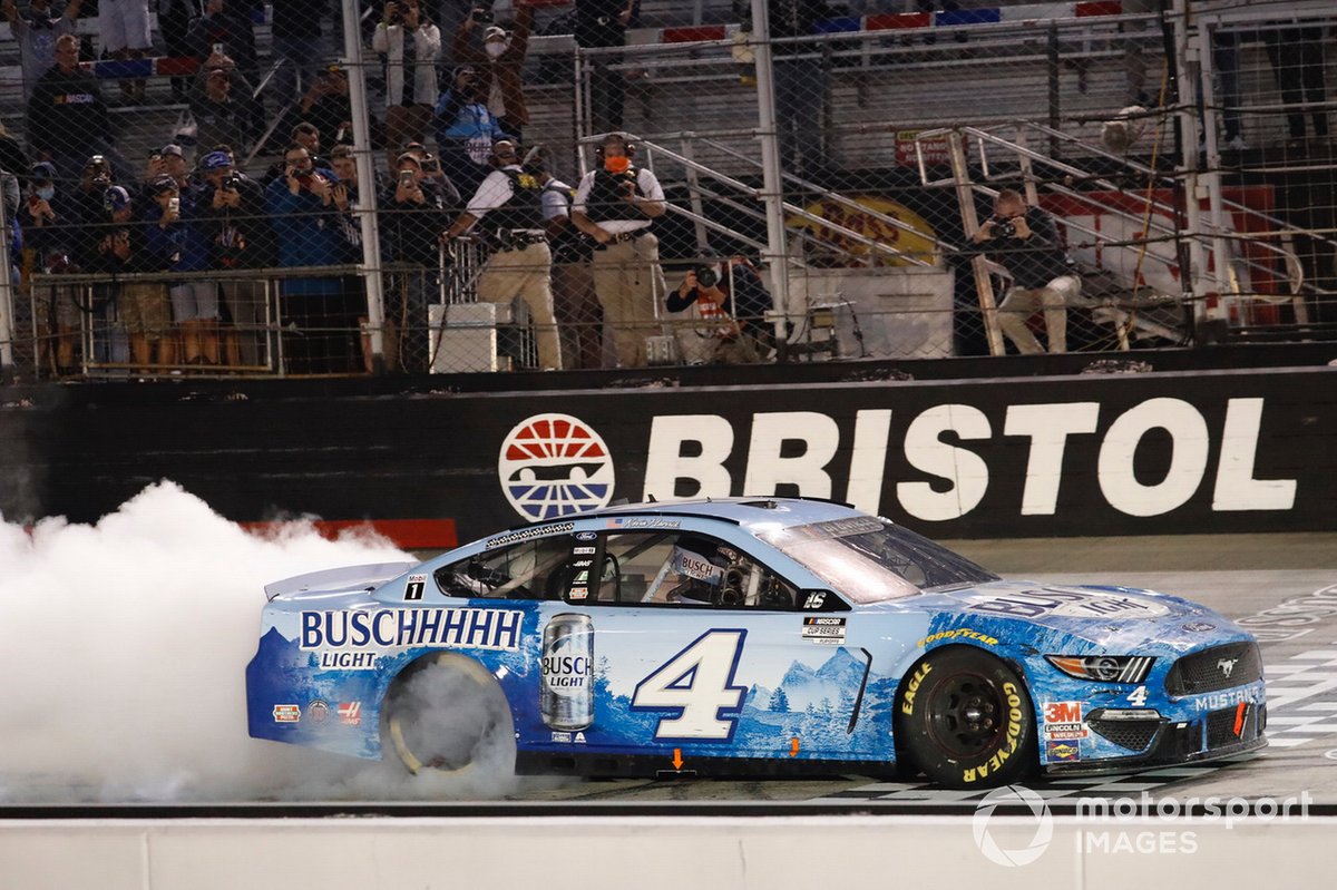 Ganador Kevin Harvick, Stewart-Haas Racing, Ford Mustang