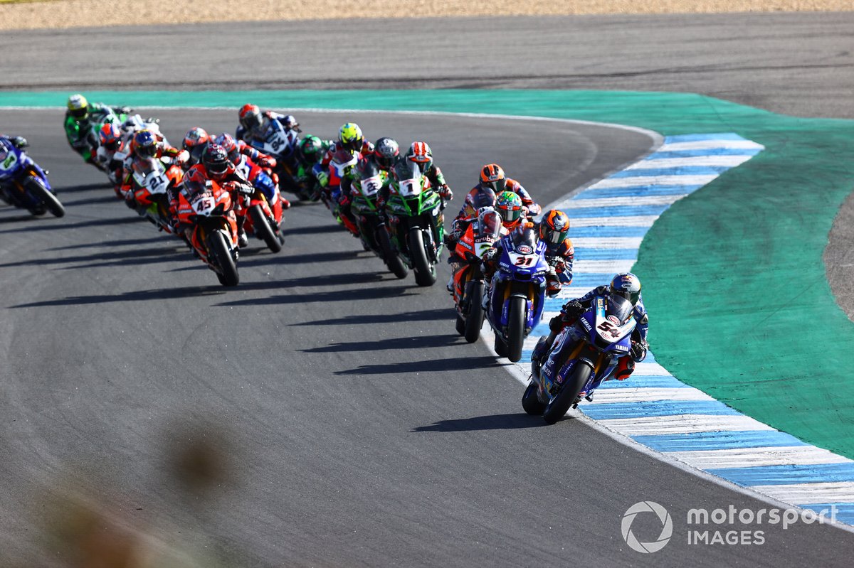 Toprak Razgatlioglu, Pata Yamaha leads the race start