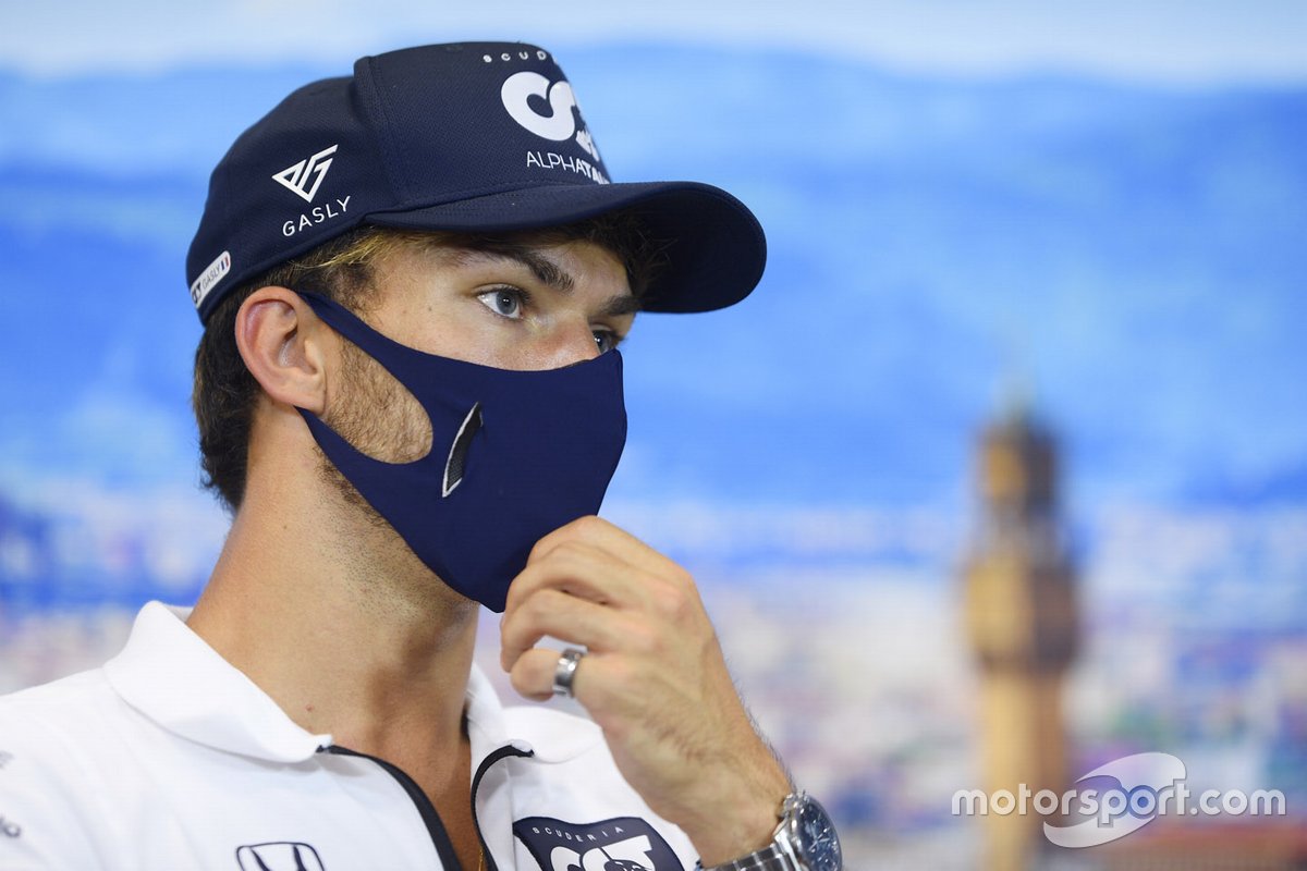 Pierre Gasly, AlphaTauri en la conferencia de prensa