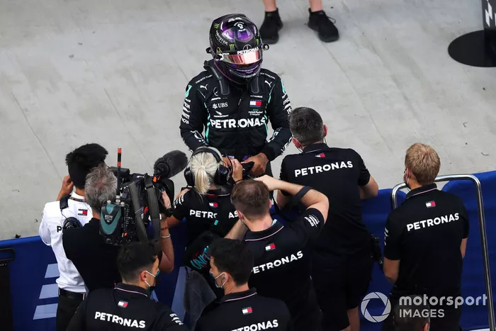 Ganador de la pole position Lewis Hamilton, Mercedes-AMG F1