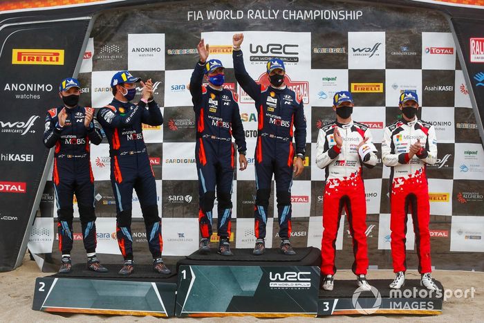 Podio: ganador de la carrera Dani Sordo, Carlos Del Barrio, Hyundai Motorsport Hyundai i20 Coupe WRC, segundo lugar Thierry Neuville, Nicolas Gilsoul, Hyundai Motorsport Hyundai i20 Coupe WRC, tercer lugar Sébastien Ogier, Julien Ingrassia, Toyota Gazoo Racing WRT Toyota Yaris WRC