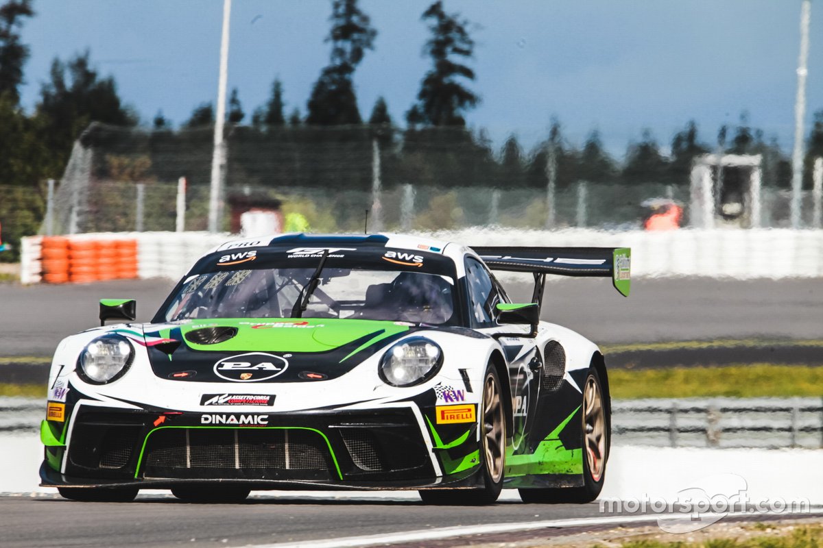 #54 Dinamic Motorsport Porsche 911 GT3-R: Sven Müller, Matteo Cairoli, Christian Engelhart