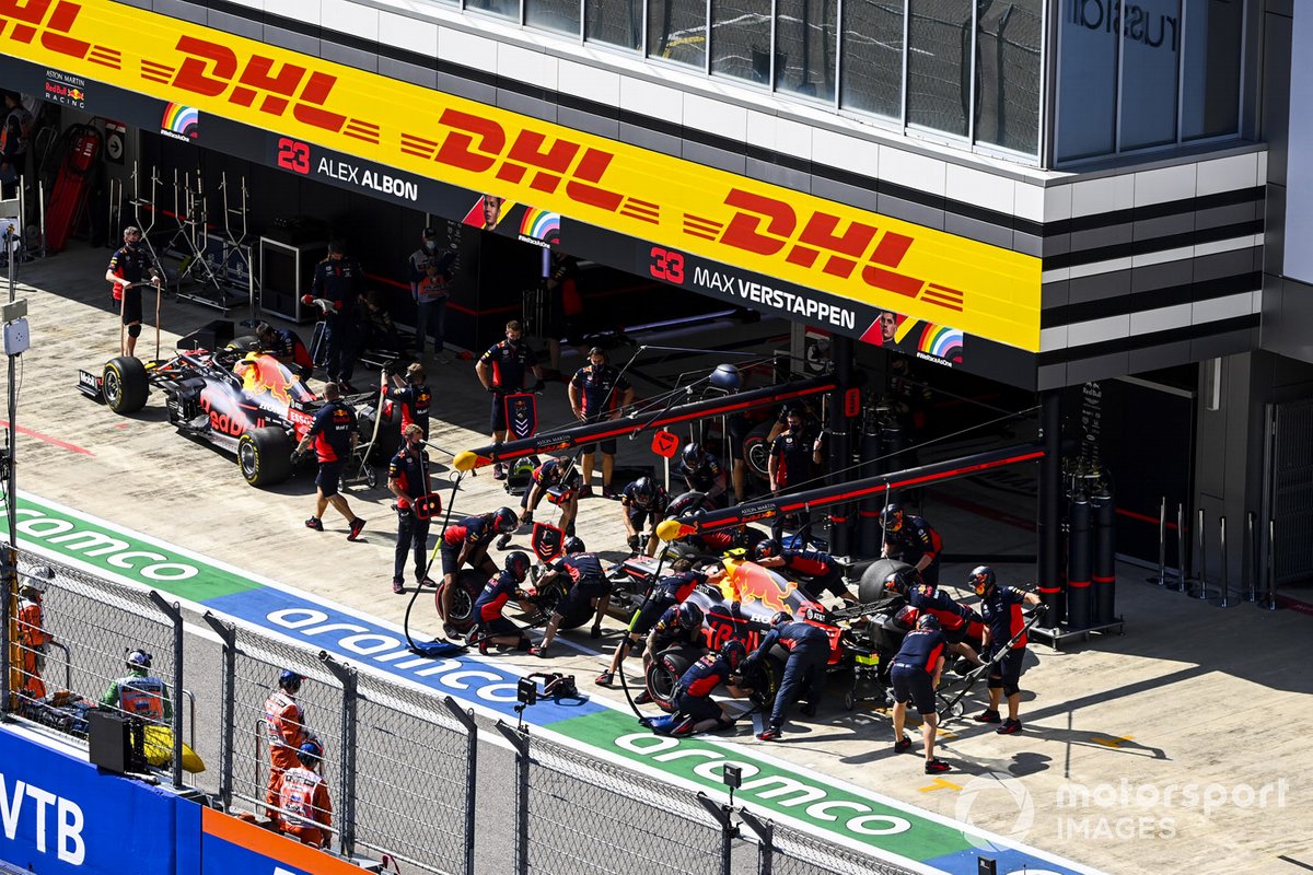 Max Verstappen, Red Bull Racing RB16, y Alex Albon, Red Bull Racing RB16