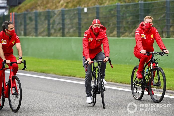 Sebastian Vettel, Ferrari en una bici