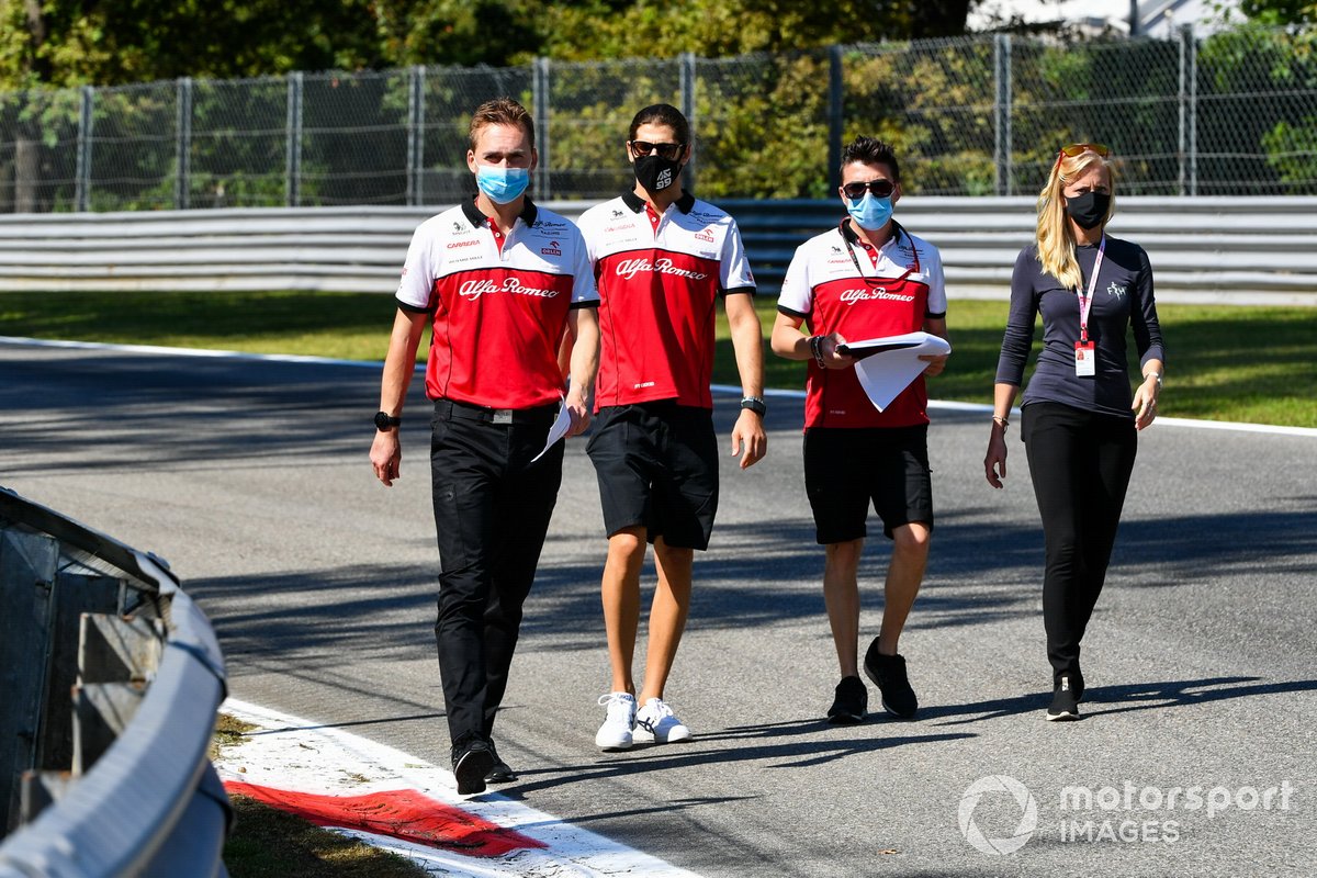 Antonio Giovinazzi, Alfa Romeo, cammina in pista