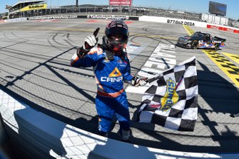 Race winner Raphael Lessard, Kyle Busch Motorsports, Toyota Tundra