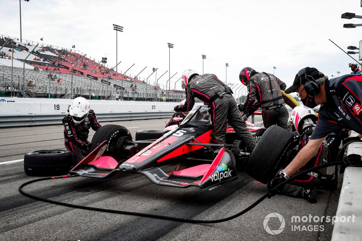 Alex Palou, Dale Coyne Racing with Team Goh Honda, pit stop