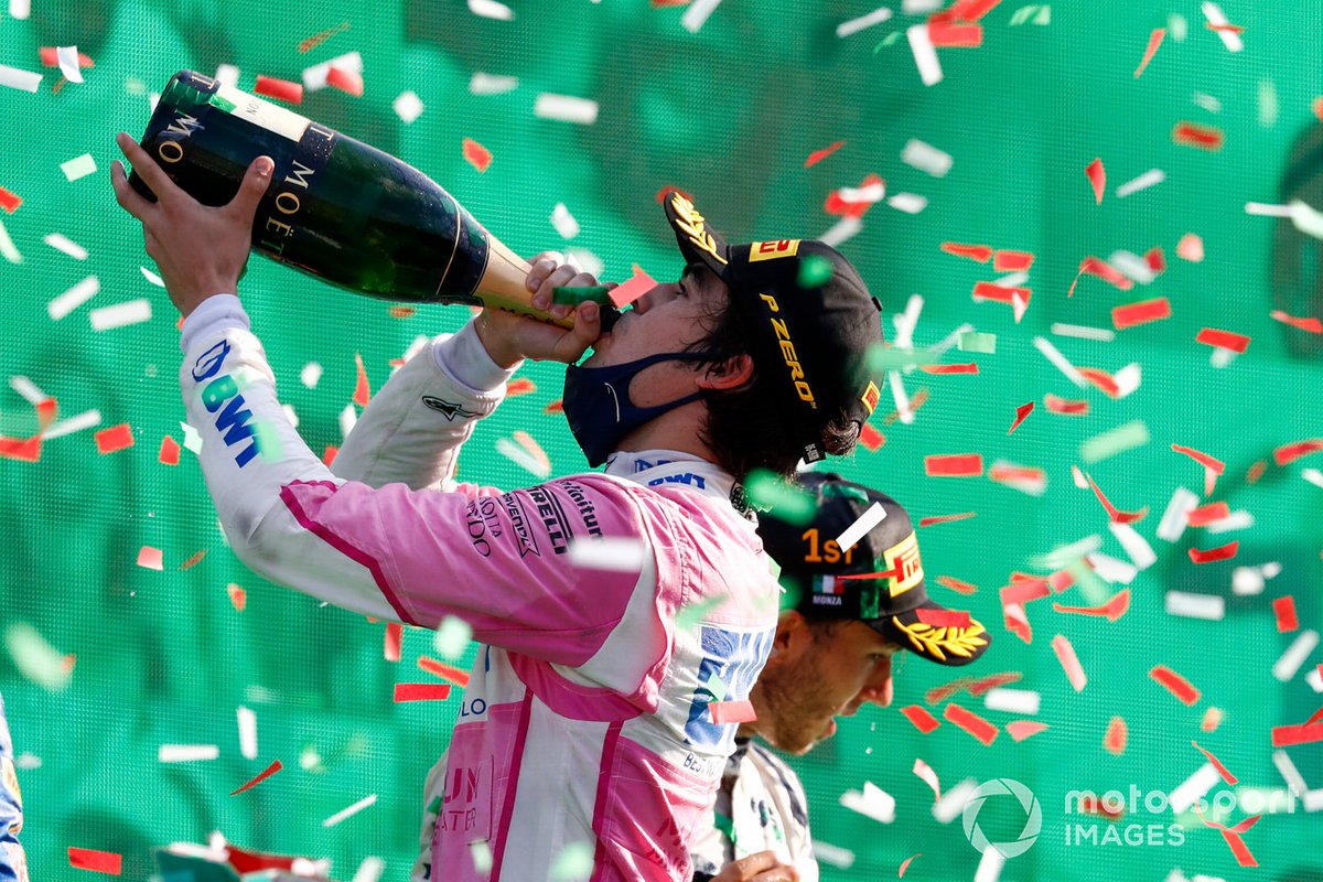 Podio: segundo lugar Carlos Sainz Jr., McLaren, ganador Pierre Gasly, AlphaTauri, y tercer lugar Lance Stroll, Racing Point