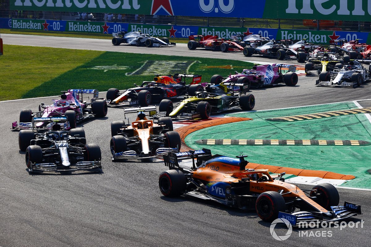 Carlos Sainz Jr., McLaren MCL35 Valtteri Bottas, Mercedes F1 W11, Lando Norris, McLaren MCL35
