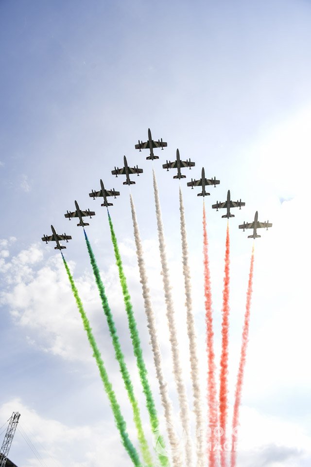 Авиагруппа Frecce Tricolori на учебных истребителях Aermacchi MB339A