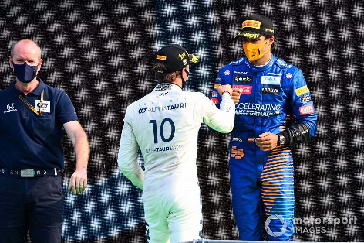 Podio: segundo lugar Carlos Sainz Jr., McLaren, ganador Pierre Gasly, AlphaTauri